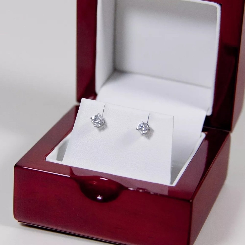 $750 .50Ct Natural Diamond 14K Gold Stud Earrings - Picture 3 of 4
